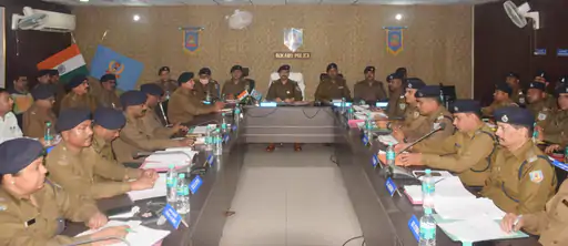 black film fitted cars- sp meeting on black film in car in bokaro- bokaro news- monthly crime report meeting-